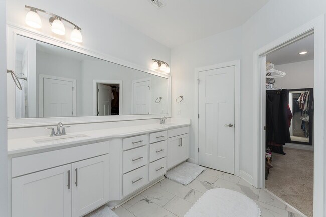 Building Photo - 107 E Barred Owl Dr
