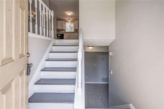 Building Photo - 2407 Redfield Dr