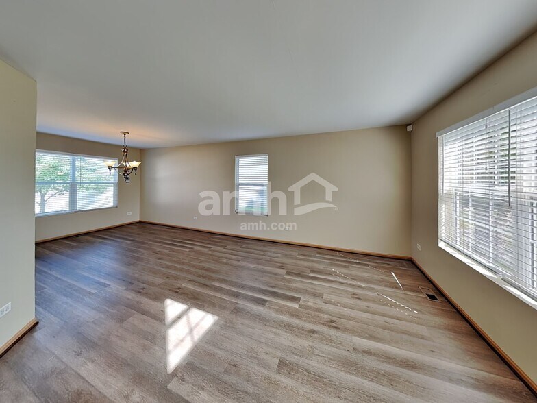 Building Photo - 1217 Dauphin Dr