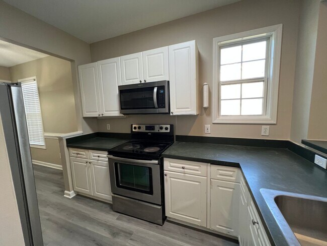 Building Photo - 7706 Astoria Pl