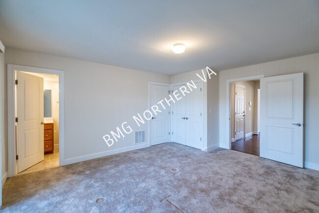 Building Photo - 8435 Girvan Ct