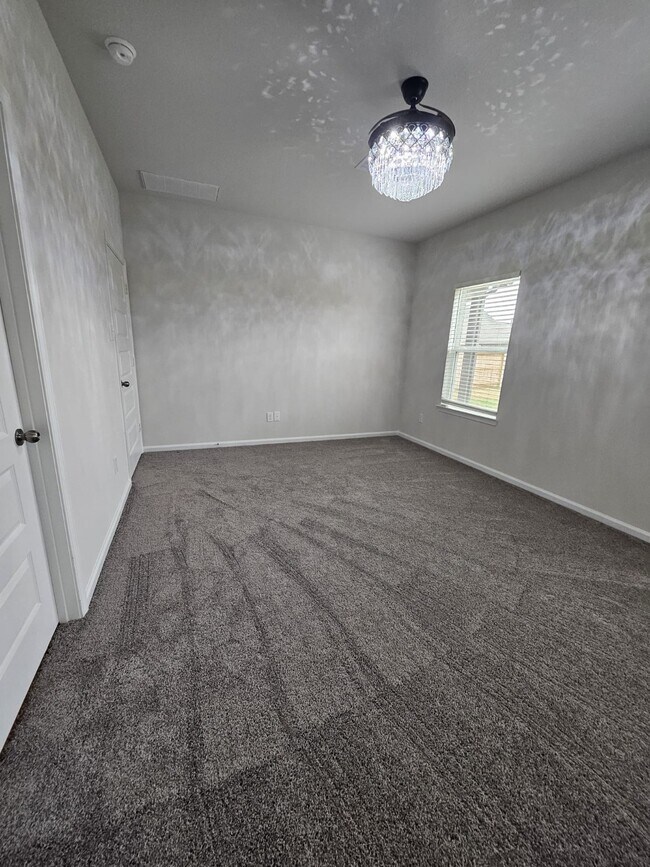 Building Photo - 2727 Crested Creek Ln