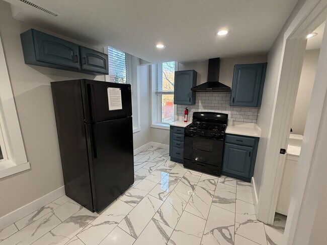 Building Photo - 2153 Loth St