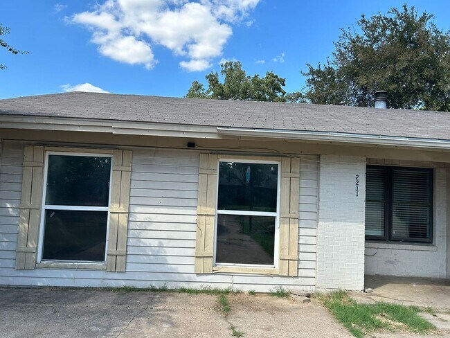 Primary Photo - 2211 Granada Dr