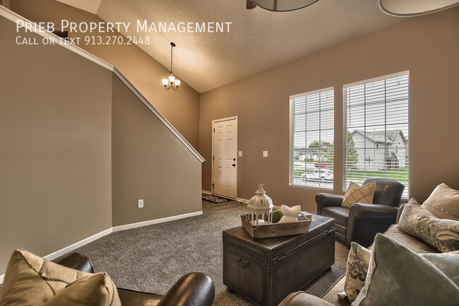 Building Photo - 534 N Poplar St