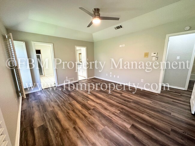 Building Photo - Charming 3 Bedroom, 2.5 Bathroom Home in A...