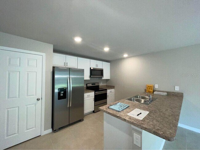 Building Photo - 22319 Walton Ave