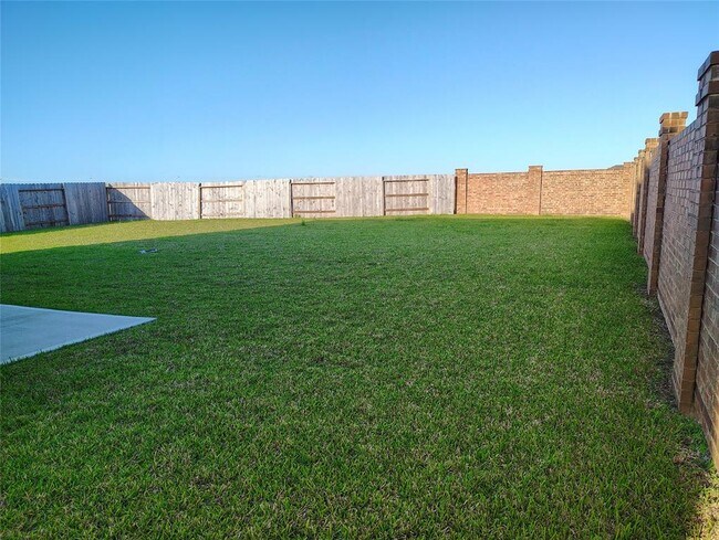 Building Photo - 3114 Freeboard Dr