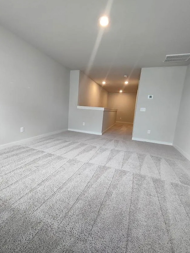 Building Photo - 417 Golden Mdw Ln