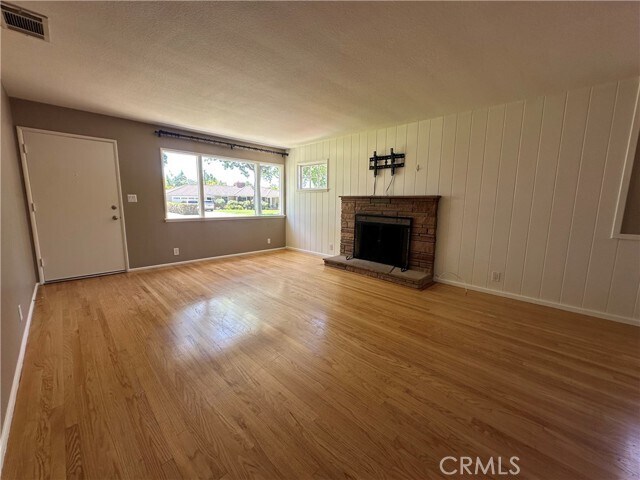 Building Photo - 1403 E Dana Pl