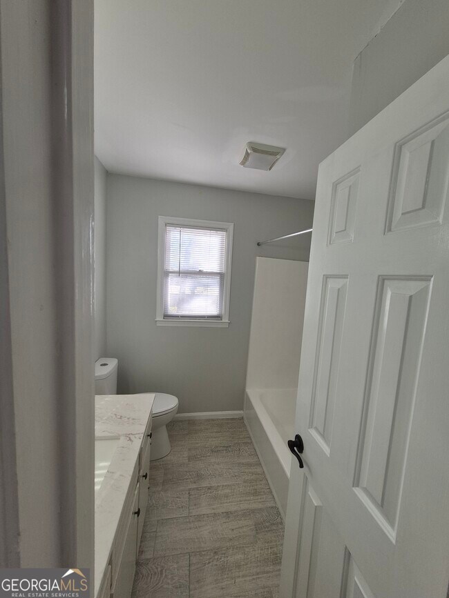 Building Photo - 185 Springdale Ct