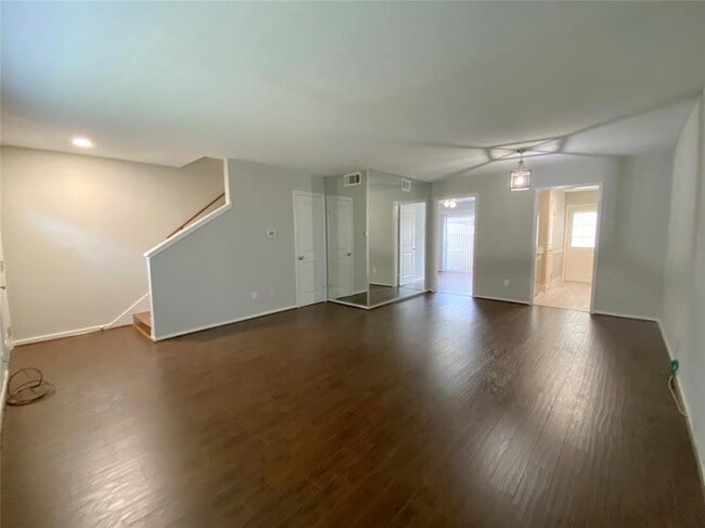 Building Photo - 515 Tallowood Rd