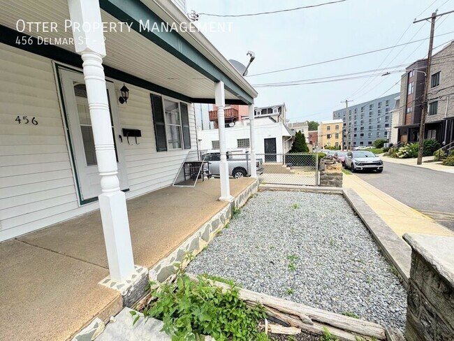 Building Photo - 456 Delmar St