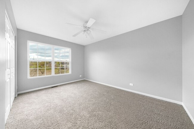 Building Photo - Very Nice and Spacious 2 Bedroom / 2.5 Bat...