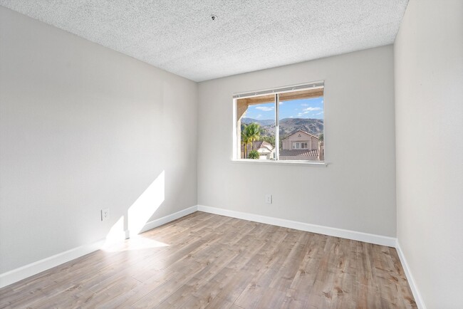 Building Photo - HALF OFF FIRST MONTH’s RENT DEAL: Check De...