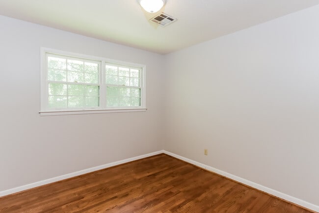 Building Photo - 908 Green Forest Dr