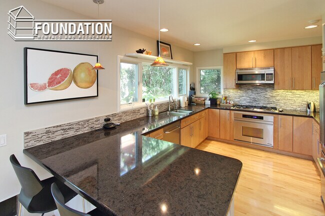 Primary Photo - 133 Tiburon Blvd