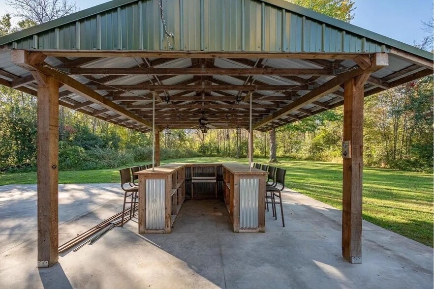 Building Photo - 969 Riverside Dr