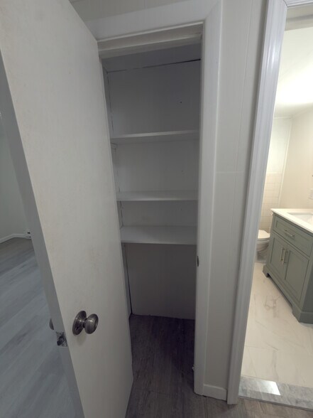 Building Photo - 1108 Loretta Ave