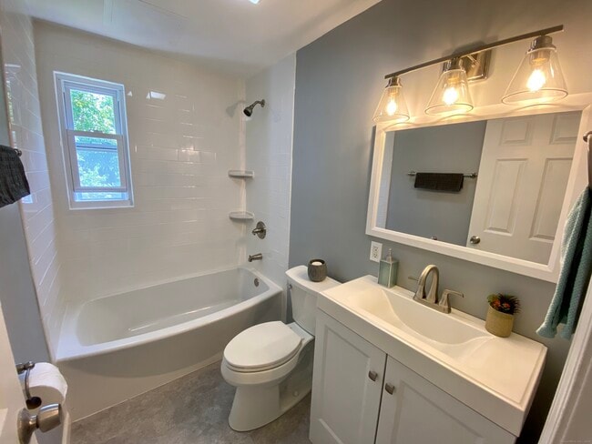 Building Photo - 94 Glenstone Dr