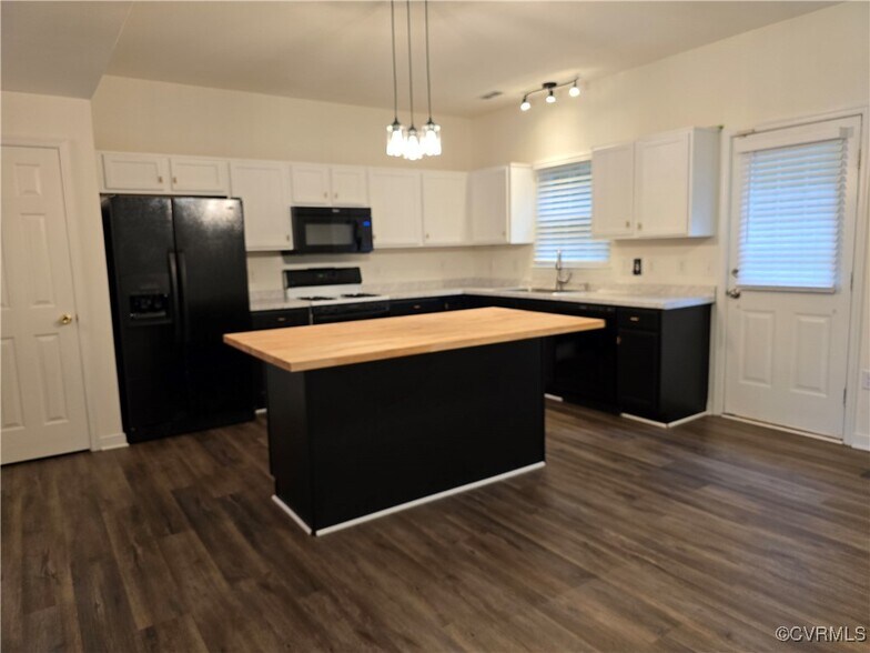 Building Photo - 10741 Mountain Ash Dr