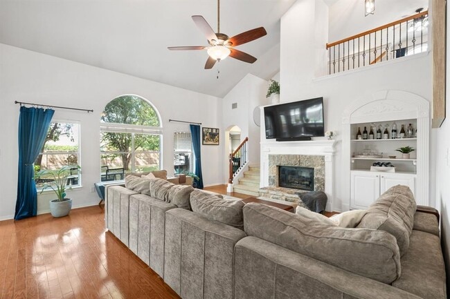 Building Photo - 13720 Shadowlawn Trace