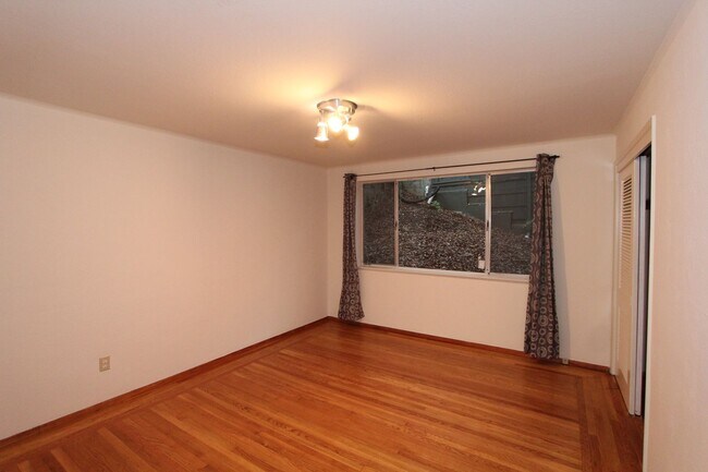 Building Photo - Contemporary North Berkeley 2 Bedroom Condominium