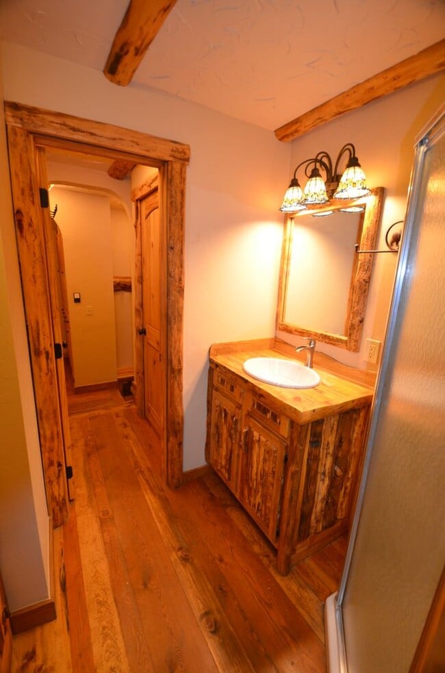 Building Photo - 471 High Point Dr
