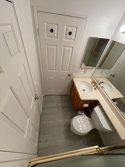 2nds bathroom - 21832 S Vermont Ave