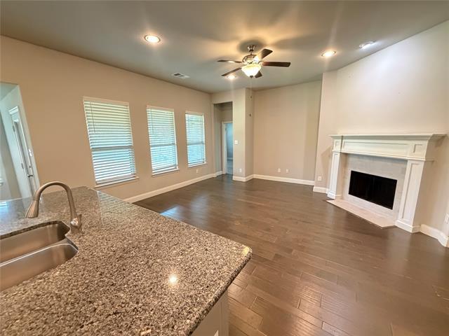 Building Photo - 7924 Buttonwood Dr