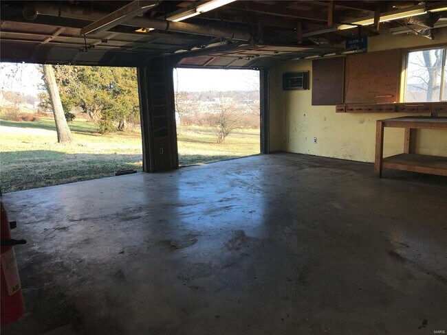 Building Photo - 360 Old Meramec Station Rd.