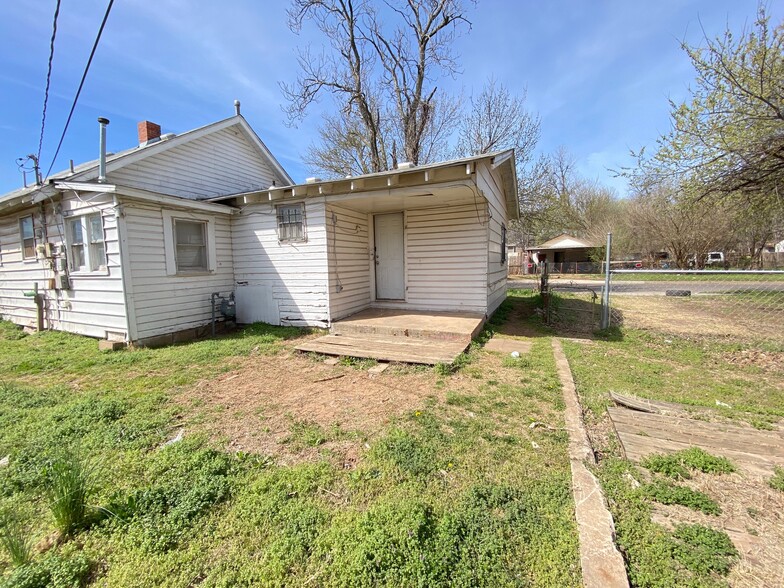 Building Photo - 1345 SW 27th St