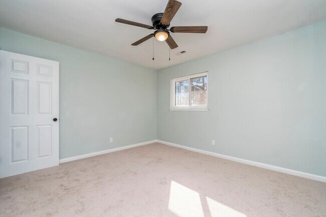 Building Photo - 152 Mann Dr