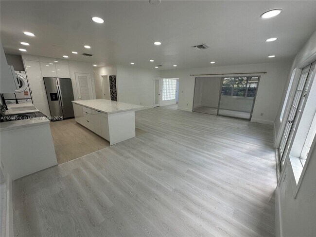 Building Photo - 720 NE 70th St