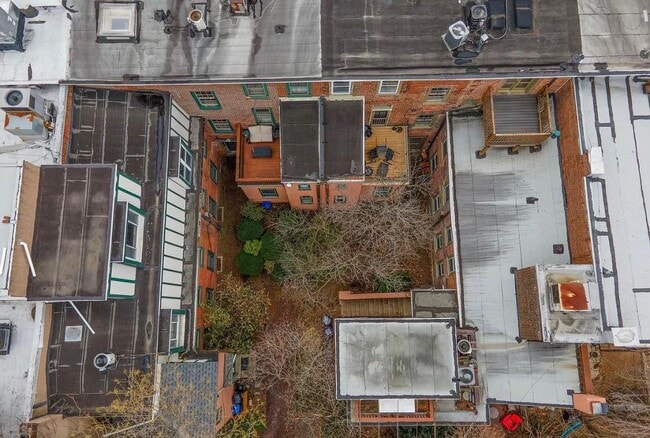 Building Photo - 1717 Green St