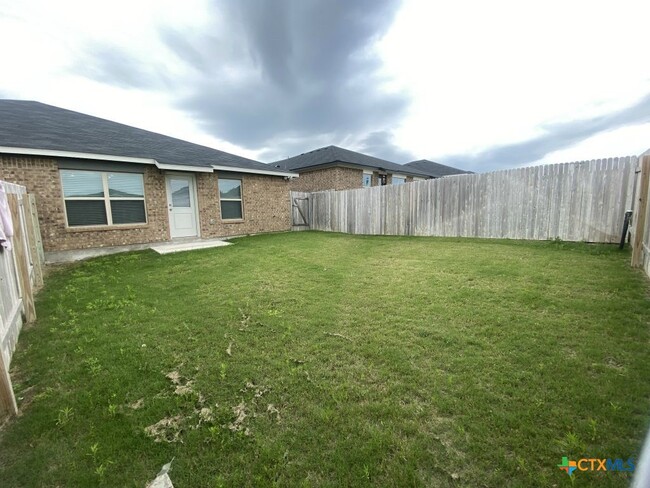 Building Photo - 1214 Lehmann Dr