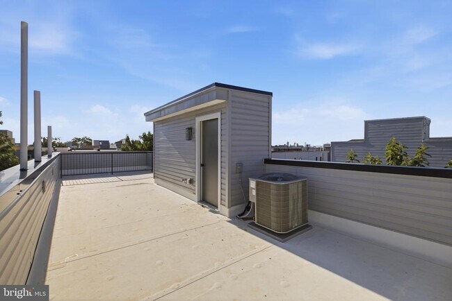 Building Photo - 2126 N Percy St