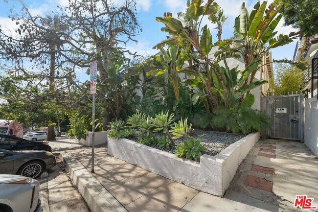 Building Photo - 1145 Larrabee St