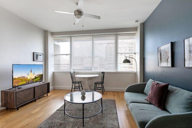 Building Photo - 925 Common St