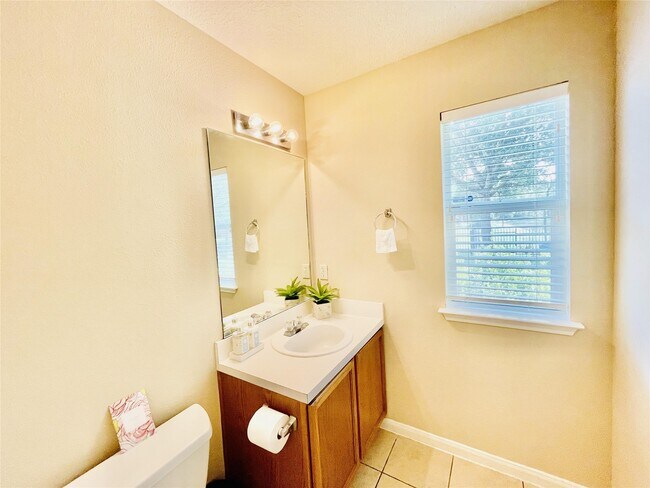 Building Photo - 17223 Shadow Ledge Dr