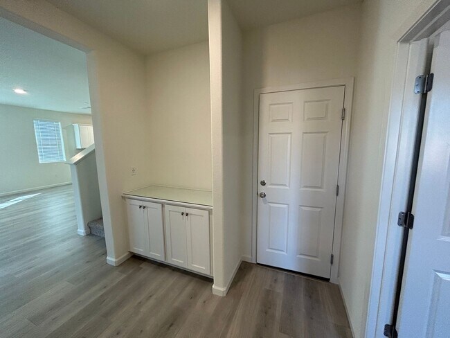 Building Photo - Beautiful Newer 4 Bedroom Home in Aspen-Sequoia Trails with Solar!