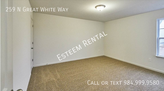 Building Photo - 259 N Great White Way