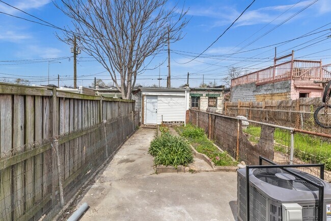 Building Photo - 1126 Sargeant St