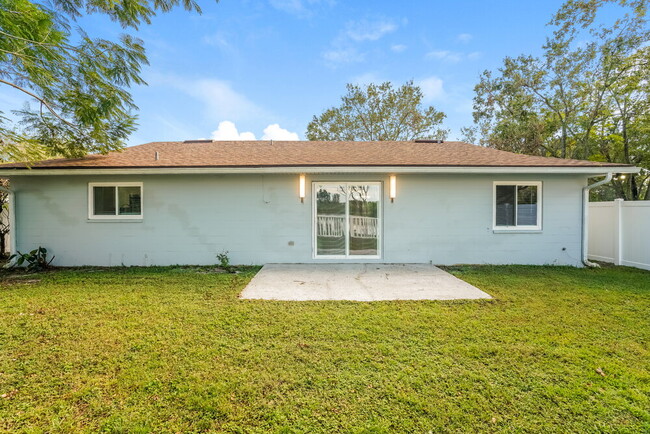 Building Photo - 1954 Deerfield Dr