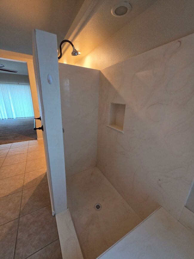 Building Photo - 2021 Lago Grande Cir
