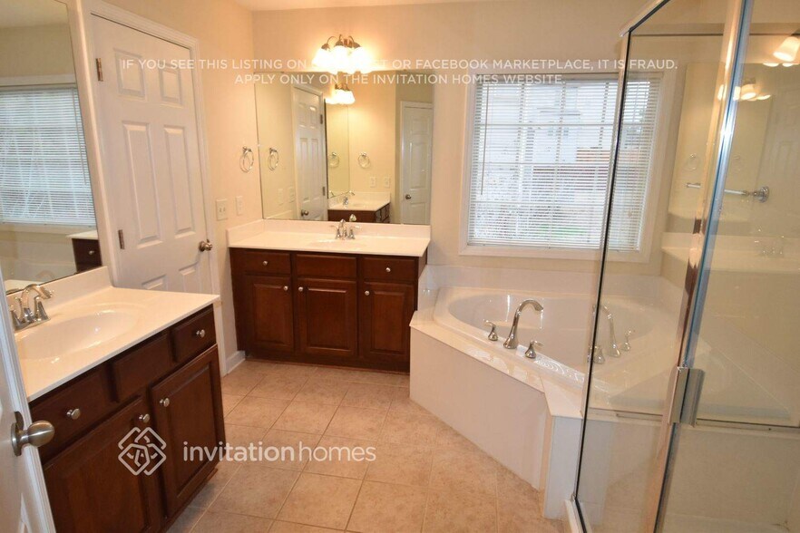 Building Photo - 335 Oak Alley Trail