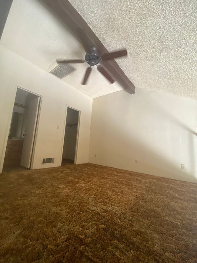 Building Photo - Hanford 1 bedroom spacious loft unit