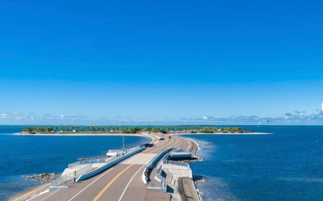 Building Photo - 610 Windrush Bay Dr