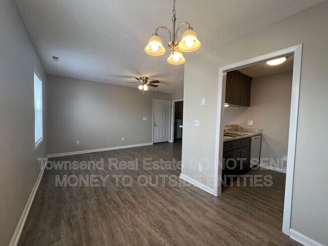 Building Photo - 1429 Ireland Dr