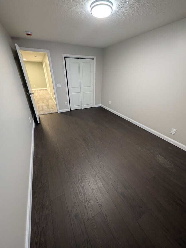 Building Photo - 908 S Mineral Dr